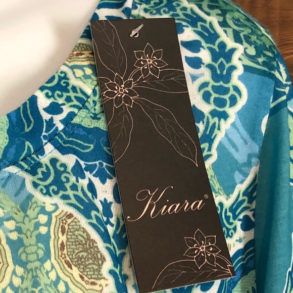 Kiara 3/4 Sleeve Scoop Neck Medallion Top NEW - Picture 5 of 7